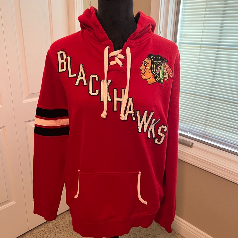 Women’s Chicago Blackhawks hoodie